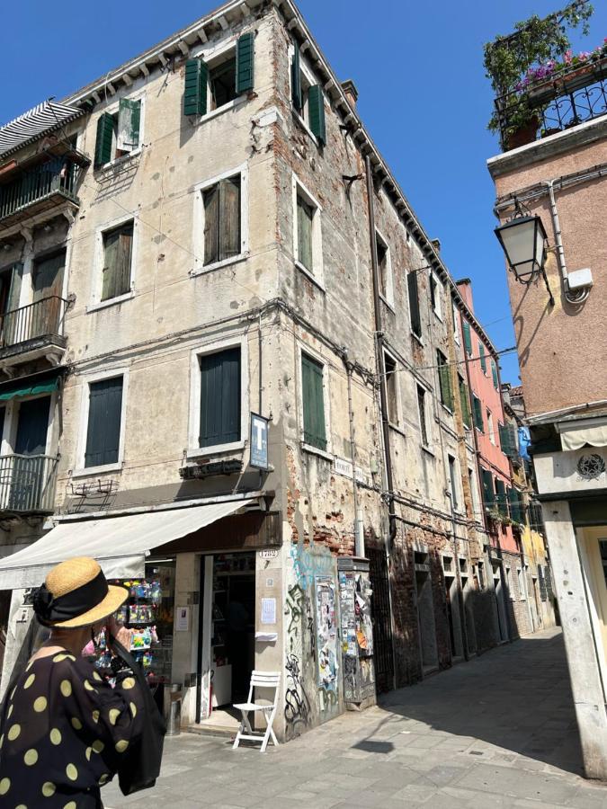 New Beautiful Near Biennale * Venise